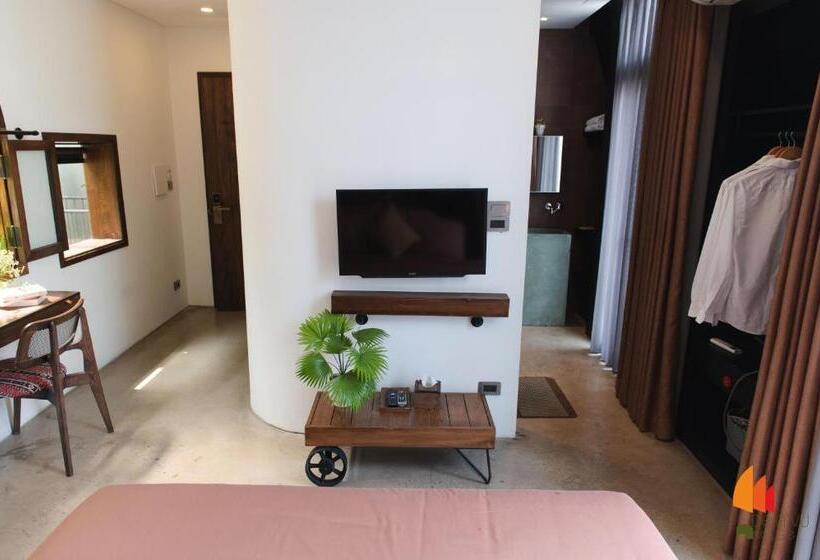 سوییت جونیور, Deja Vu House Ha Long