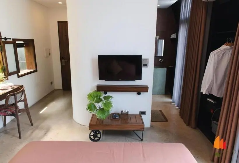 سوییت جونیور, Deja Vu House Ha Long