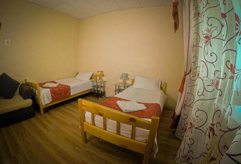 اتاق اکونومی, Lg Tour & Hostel