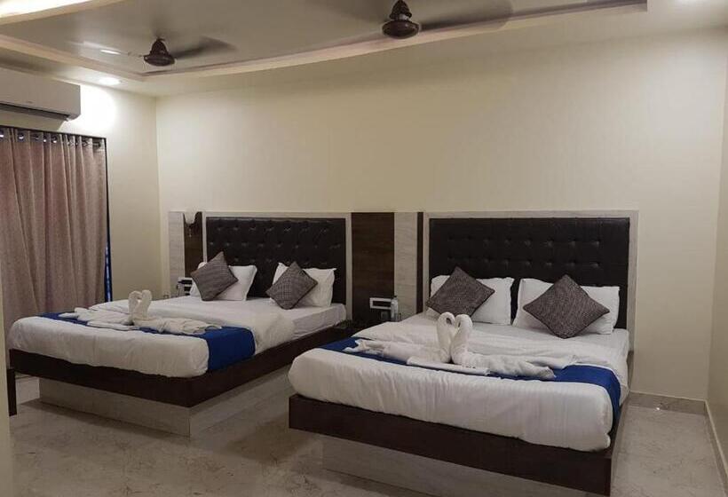 חדר לארבעה סטנדרטי עם מרפסת, Grand Ganesha