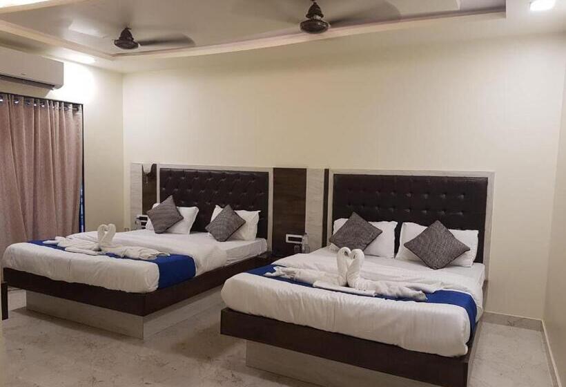 חדר לארבעה סטנדרטי עם מרפסת, Grand Ganesha