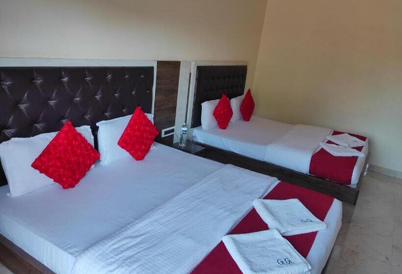 חדר לארבעה סטנדרטי עם מרפסת, Grand Ganesha