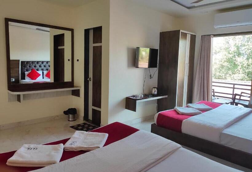 חדר לארבעה סטנדרטי עם מרפסת, Grand Ganesha