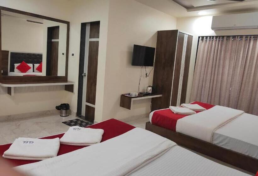 חדר לארבעה סטנדרטי עם מרפסת, Grand Ganesha