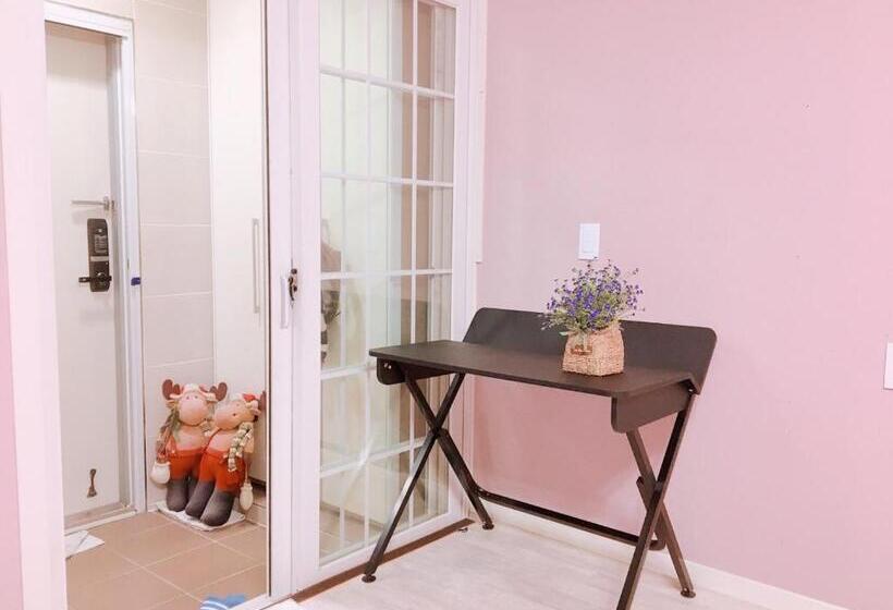 חדר משפחתי, Hago Guest House