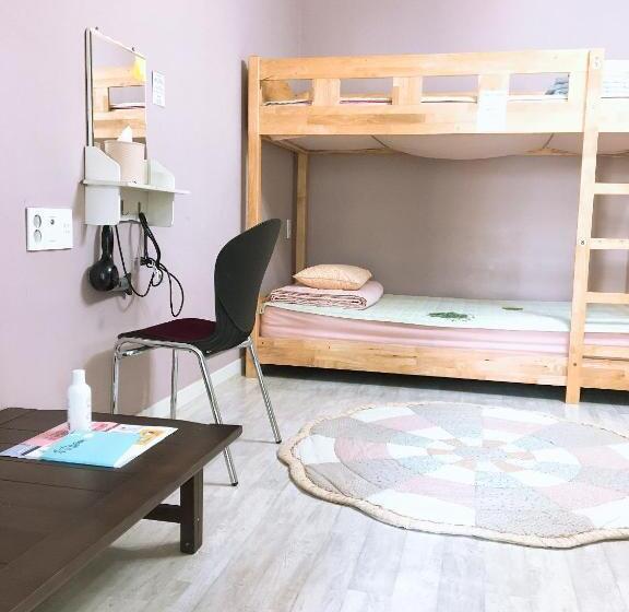 חדר משפחתי, Hago Guest House