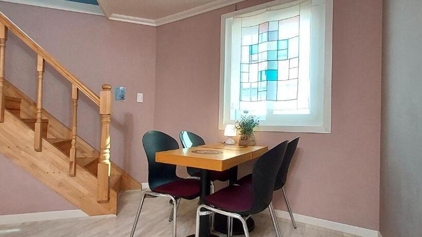 חדר משפחתי, Hago Guest House