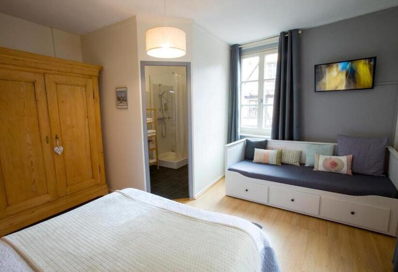 חדר קלאסי לשלושה, Chambres Chez Laurence