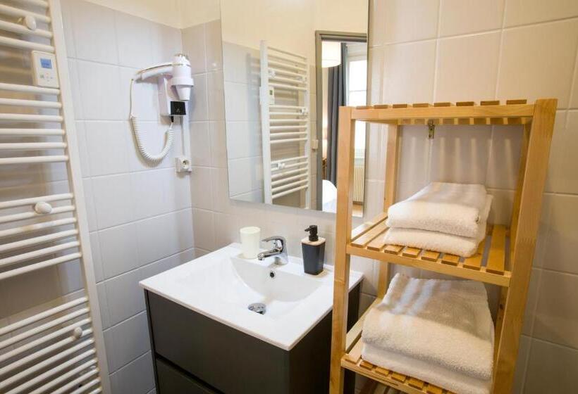 חדר קלאסי לשלושה, Chambres Chez Laurence