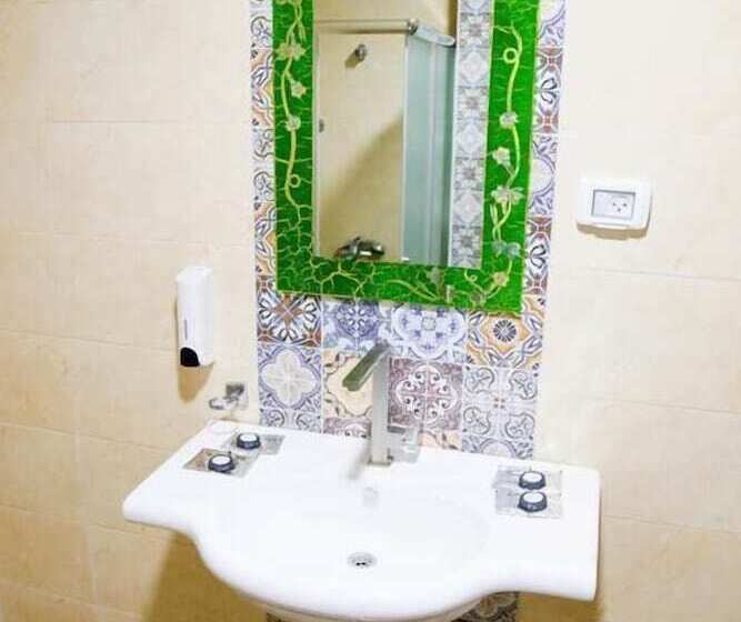 اتاق استاندارد سه نفره, Alrowwad Guest House