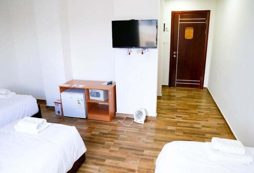 اتاق استاندارد سه نفره, Alrowwad Guest House