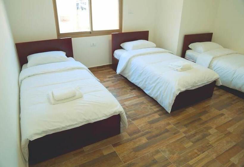 اتاق استاندارد سه نفره, Alrowwad Guest House