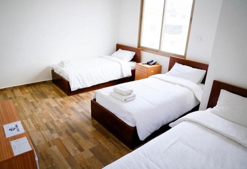 اتاق استاندارد سه نفره, Alrowwad Guest House