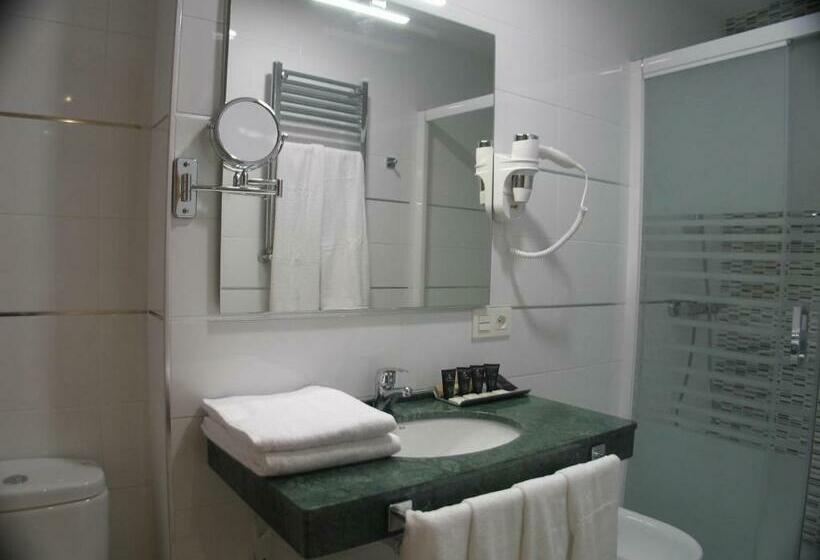 带花园景观的标准三人间, Infante Antequera