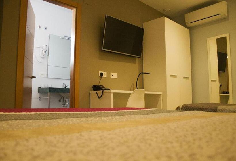 带花园景观的标准三人间, Infante Antequera