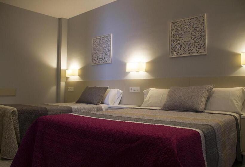 带花园景观的标准三人间, Infante Antequera