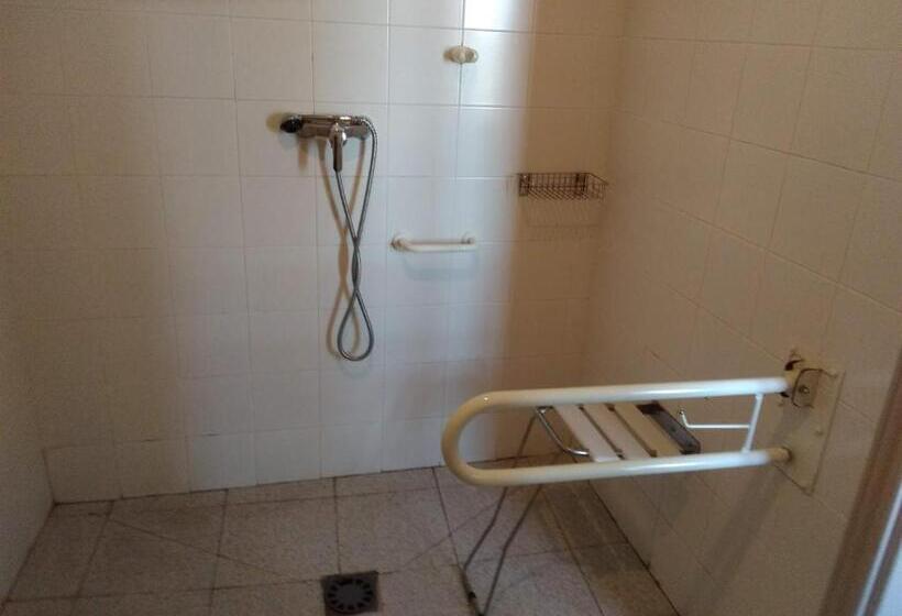 חדר סטנדרט יחיד מותאם לאדם עם מוגבלויות, Arrigorri Ostatu Jatetxea