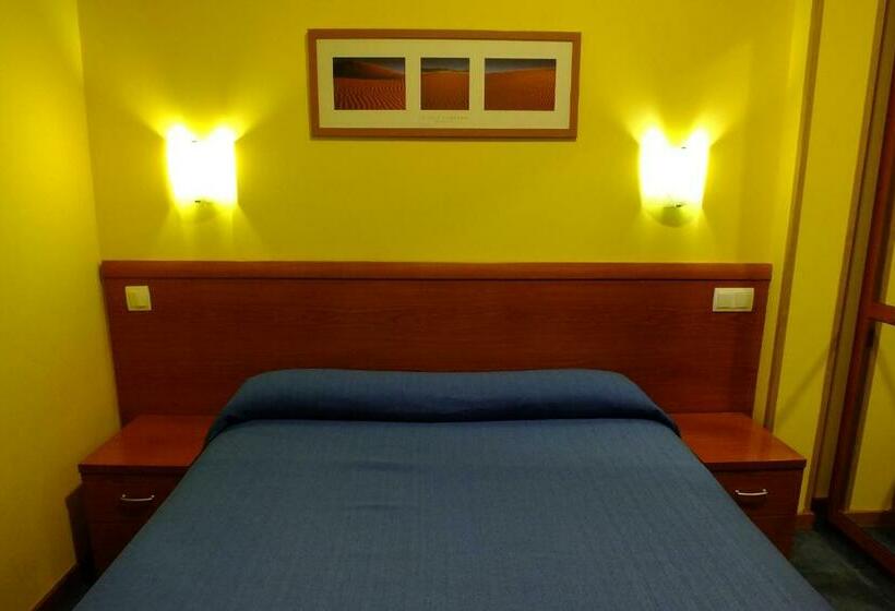 スタンダードルーム, Hostal Los Claveles