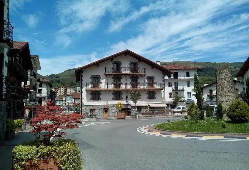 Talo 1 Makuuhuone, Hostal Cicloturismo Lopenea