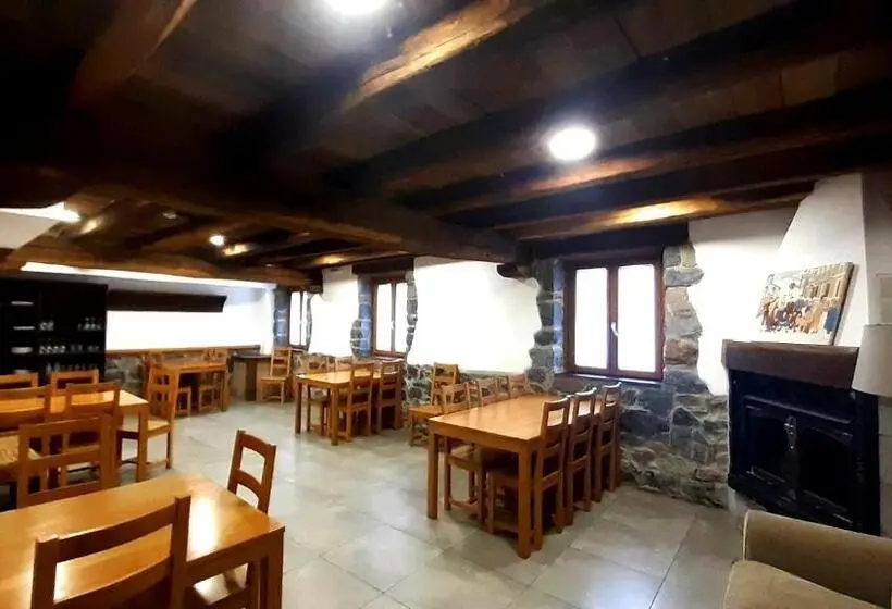 Talo 1 Makuuhuone, Hostal Cicloturismo Lopenea