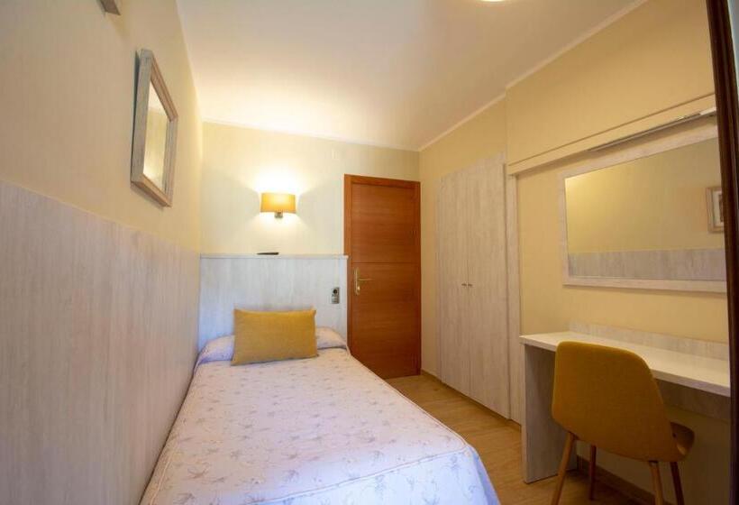 Номер Стандарт Индивидуальный Вид на Реку, Hostal Noguera