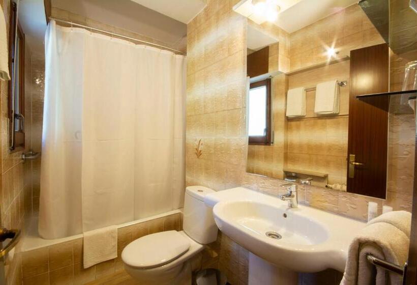 Номер Стандарт Вид на Реку, Hostal Noguera