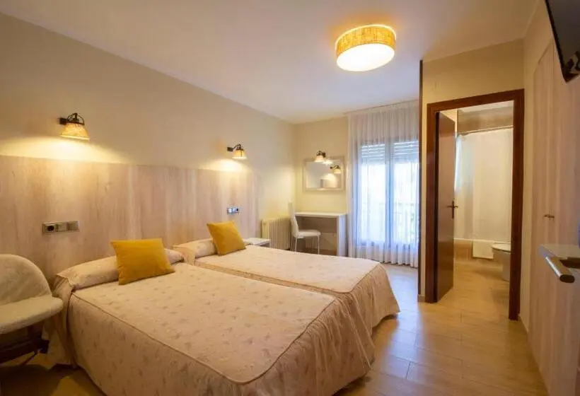 リバービュースタンダードルーム, Hostal Noguera