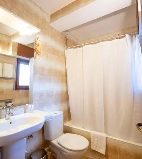 スタンダードトリプルルーム, Hostal Noguera