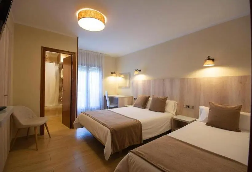スタンダードトリプルルーム, Hostal Noguera