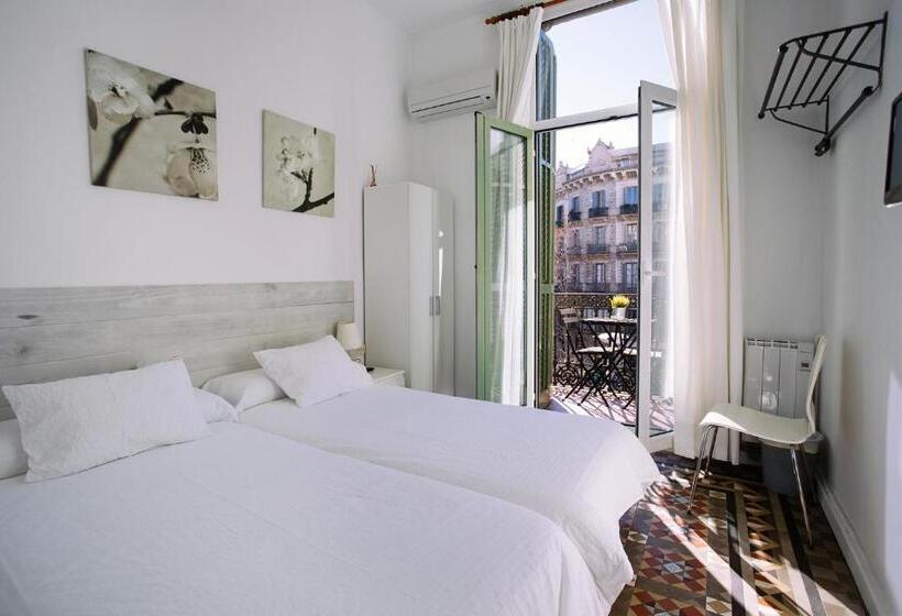اتاق استاندارد با بالکن, Hostal Eixample