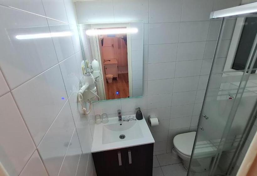 اتاق اینتریور یک تخته, Hostal Eixample