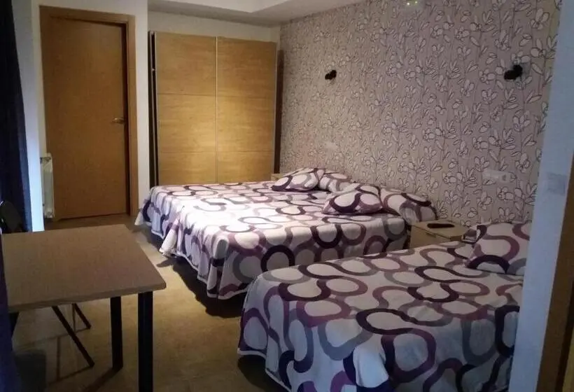 اتاق استاندارد سه نفره, Hostal La Catedral