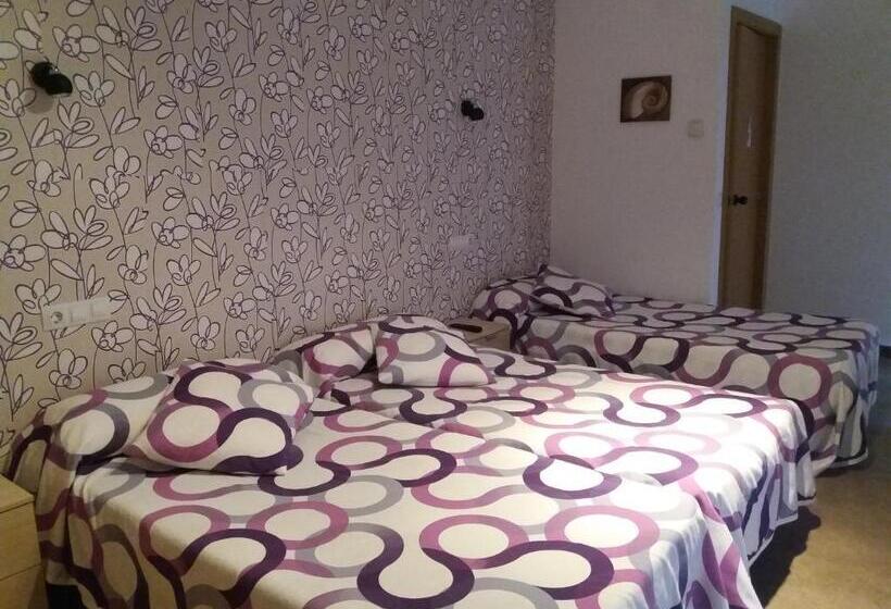 Номер Стандарт Трехместный, Hostal La Catedral