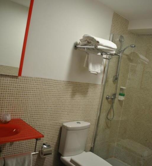 스탠다드 트리플 룸, Hostal La Catedral