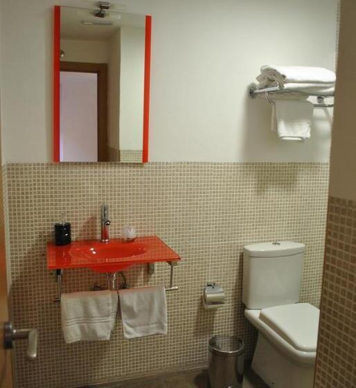 스탠다드 트리플 룸, Hostal La Catedral