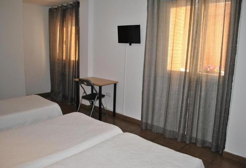 스탠다드 트리플 룸, Hostal La Catedral