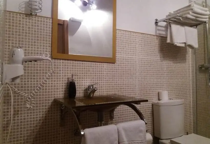 اتاق استاندارد چهار تخته, Hostal La Catedral