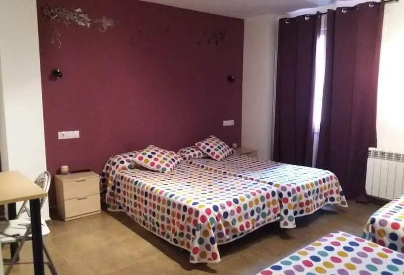 اتاق استاندارد چهار تخته, Hostal La Catedral