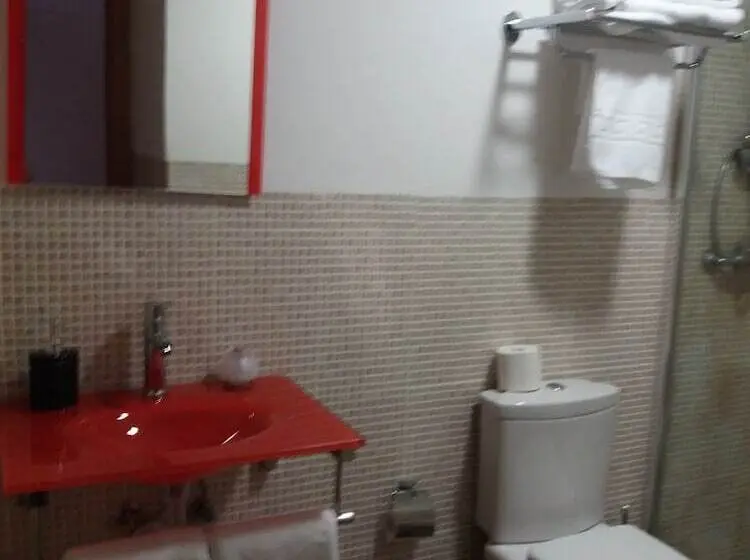 اتاق استاندارد سه نفره, Hostal La Catedral