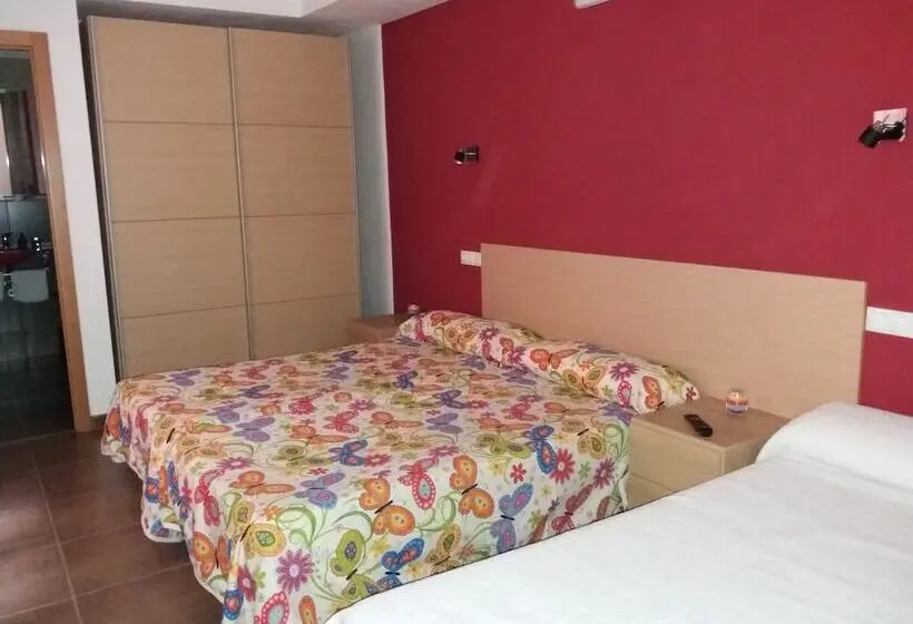 اتاق استاندارد سه نفره, Hostal La Catedral