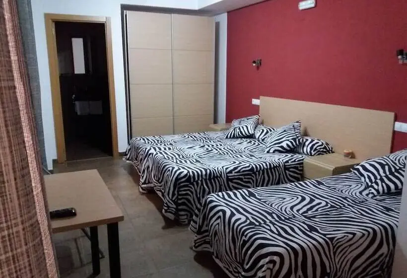 اتاق استاندارد سه نفره, Hostal La Catedral
