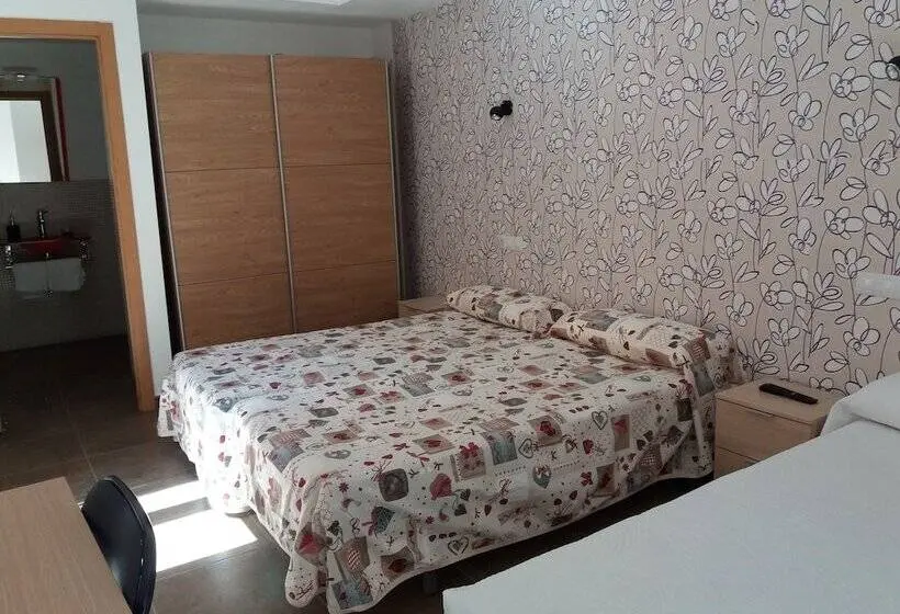 اتاق استاندارد سه نفره, Hostal La Catedral