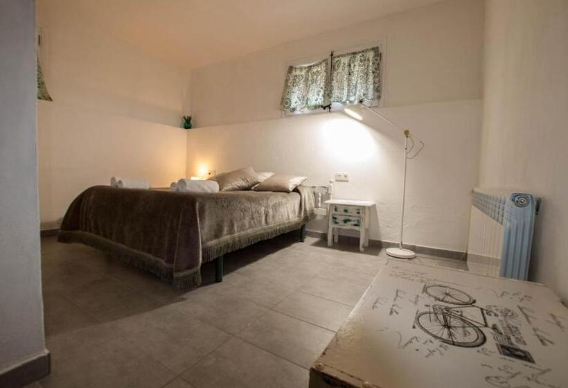 חדר סטנדרט מותאם לאדם עם מוגבלויות, Hostal Santuari De Paller