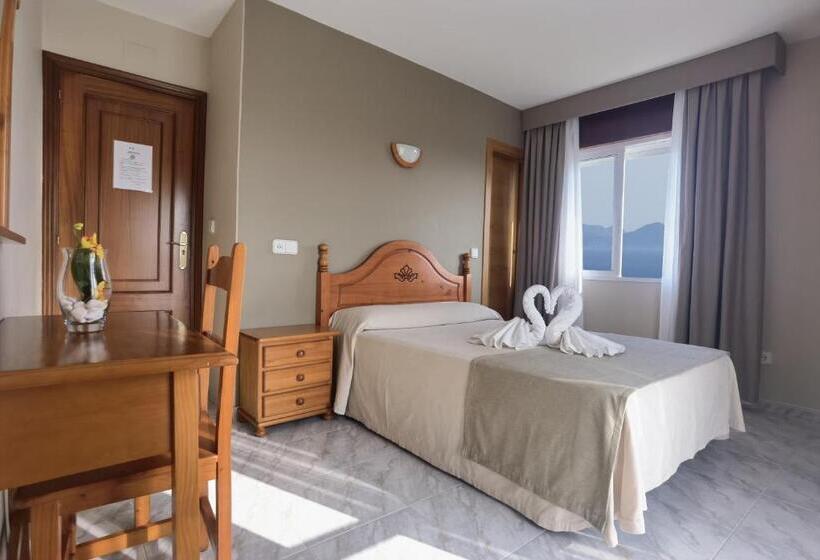 标准间带露台, Pensión Residencia Cecilia