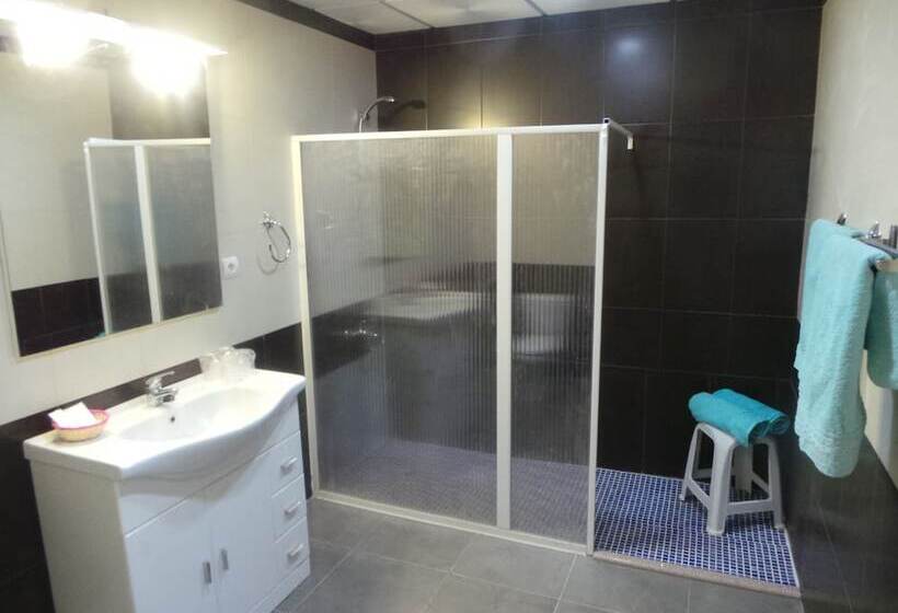 غرفة عائلية مطلّة علي الحديقة, Restaurante Rural Cau Blanch