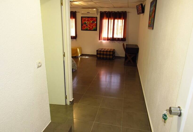 غرفة عائلية مطلّة علي الحديقة, Restaurante Rural Cau Blanch