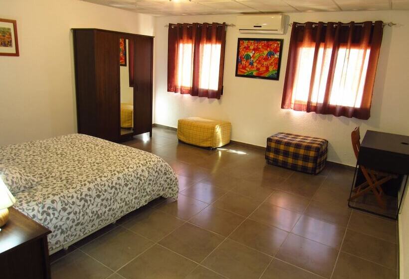 غرفة عائلية مطلّة علي الحديقة, Restaurante Rural Cau Blanch