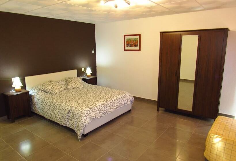 غرفة عائلية مطلّة علي الحديقة, Restaurante Rural Cau Blanch