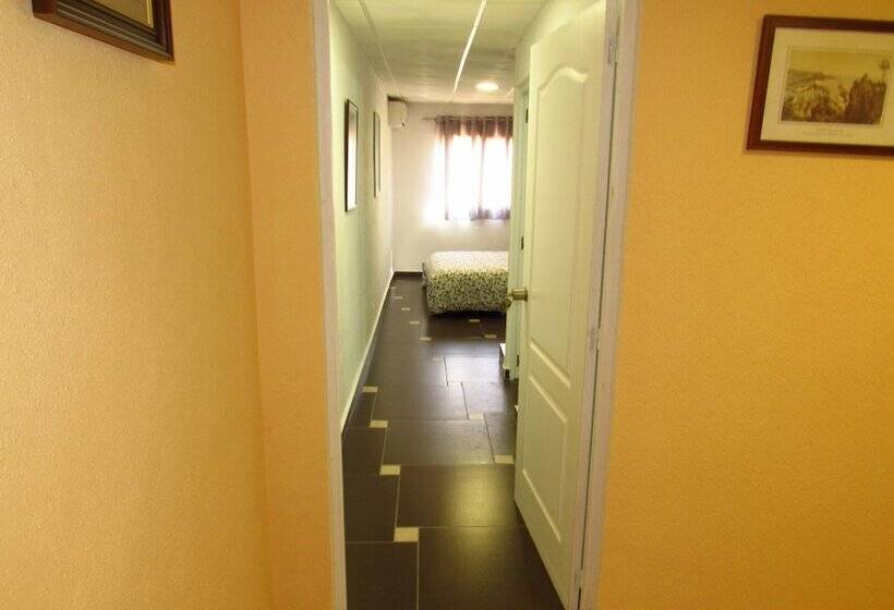 غرفة قياسية ثلاثية مطلة علي الحديقة, Restaurante Rural Cau Blanch