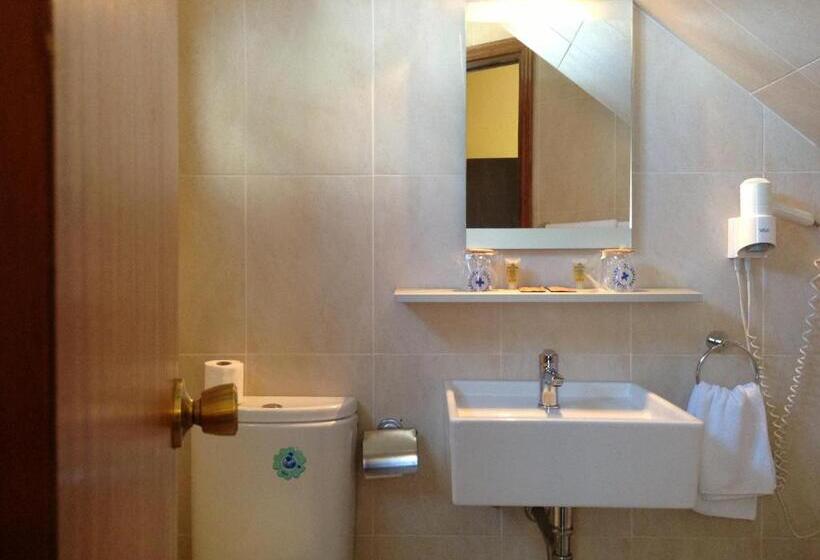 חדר סטנדרט לשלושה, Hostal Cerezo 2